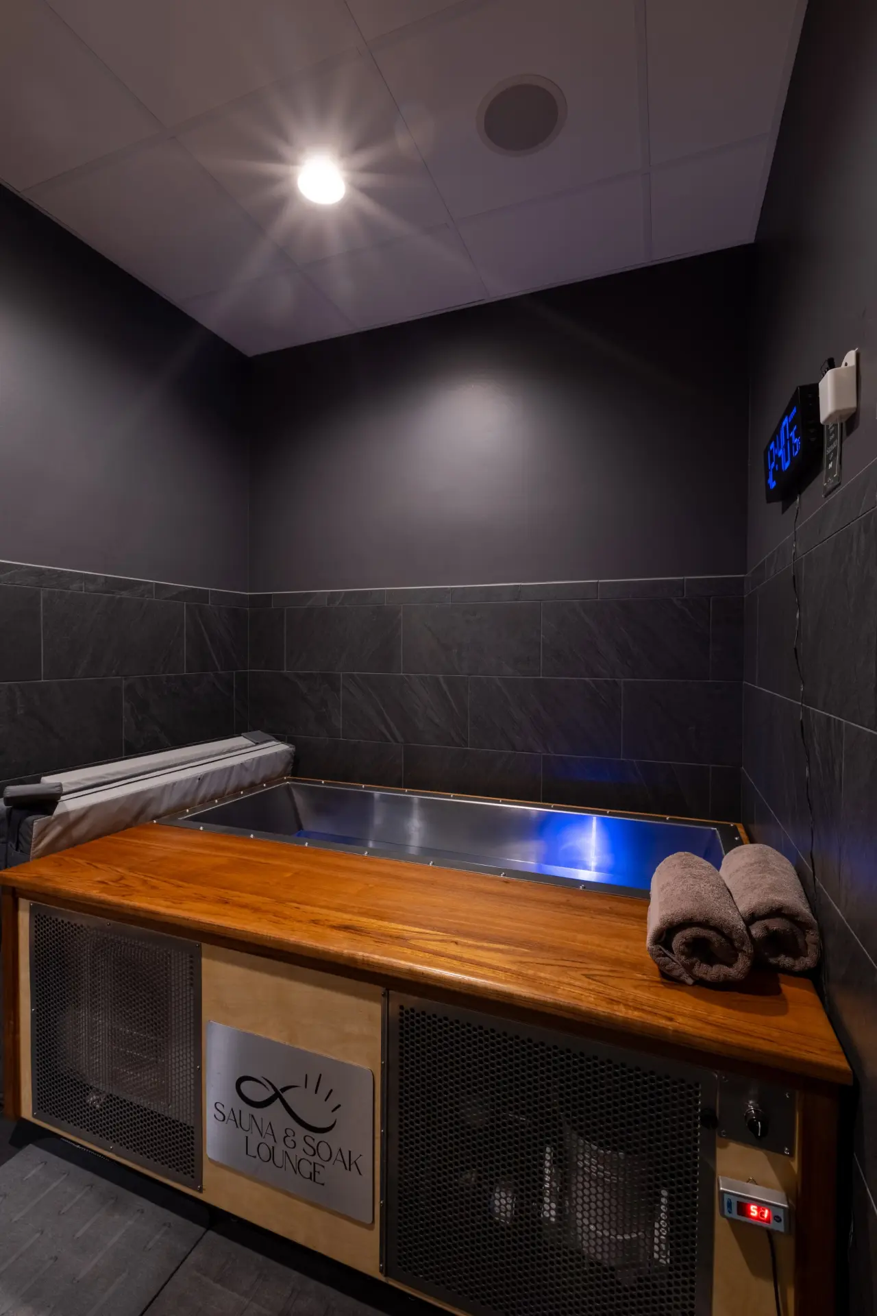 BlueCube cold plunge suite at The Sauna & Soak Lounge Trenton in Clarksville, TN