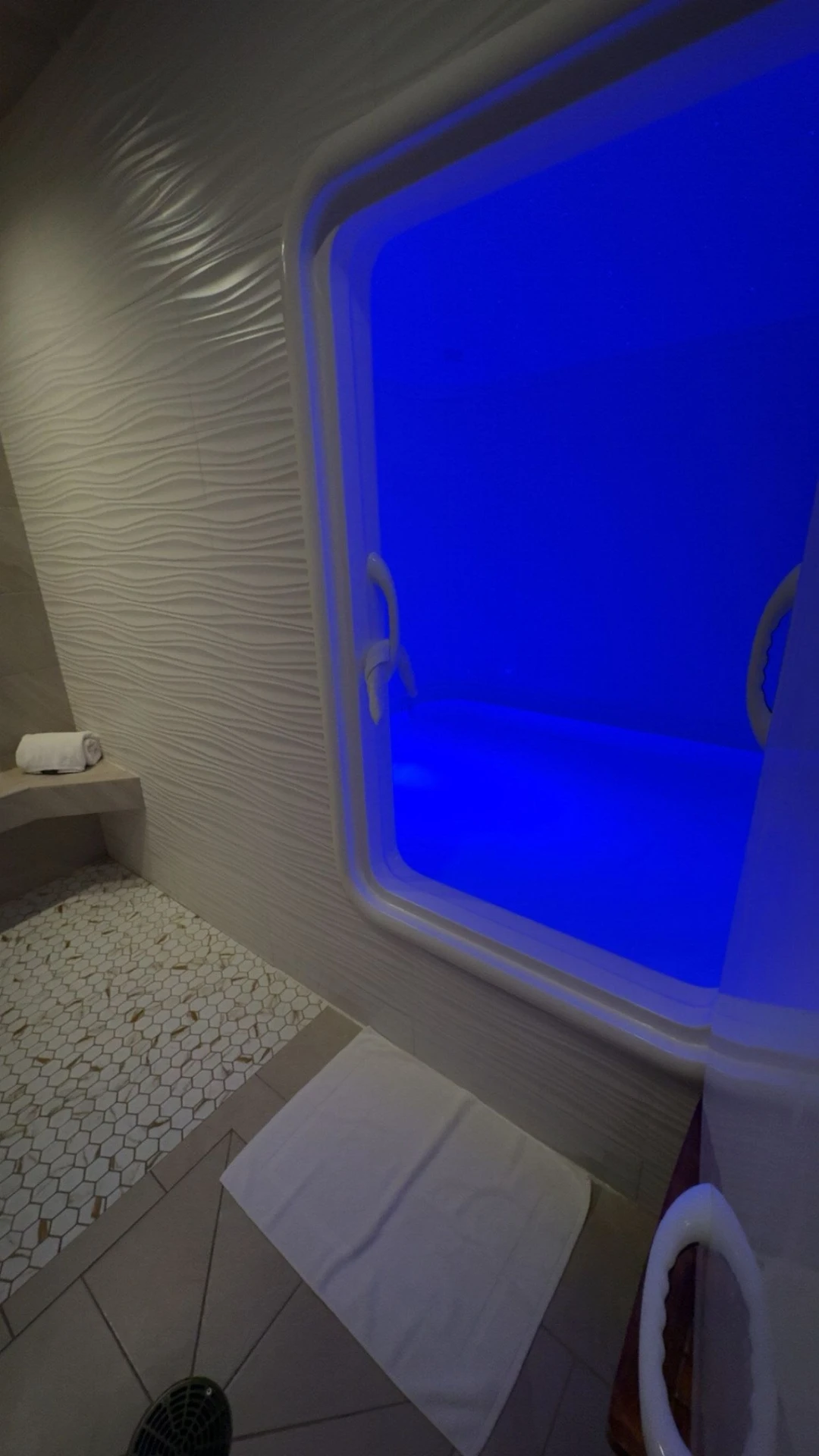 Float therapy suite at The Sauna & Soak Lounge Trenton in Clarksville, TN